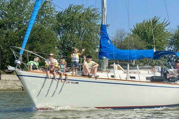 Photo of the 1973 Pearson 36 "Patriot"