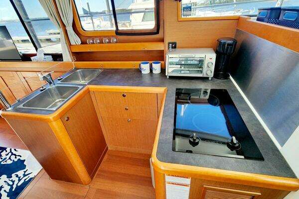 Beneteau Swift Trawler 34 Yacht For Sale