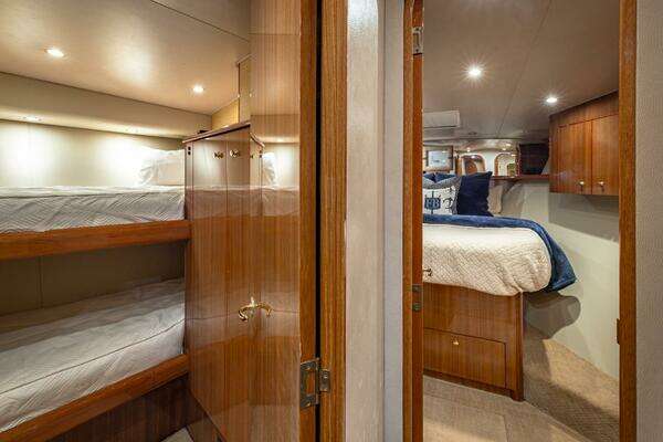 2004 Viking Boats 74