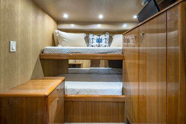 2004 Viking Boats 74