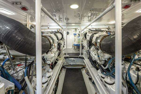 2004 Viking Boats 74