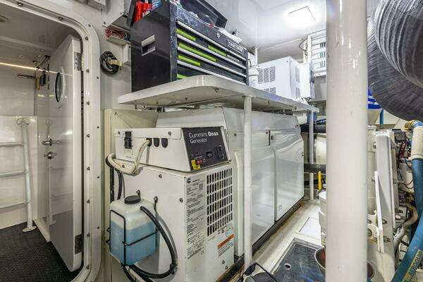 2004 Viking Boats 74