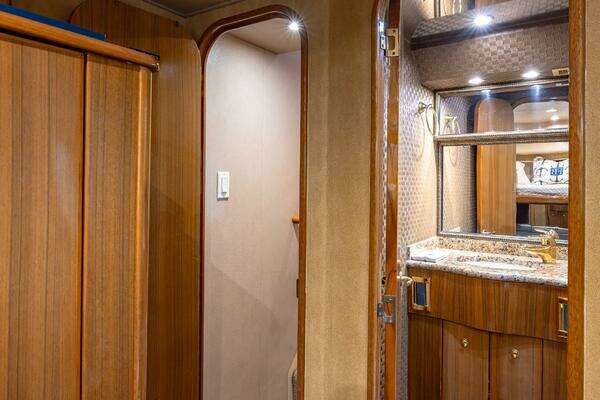 2004 Viking Boats 74