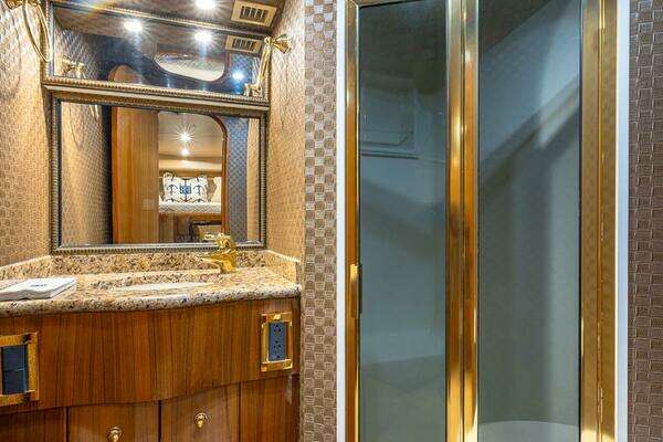 2004 Viking Boats 74