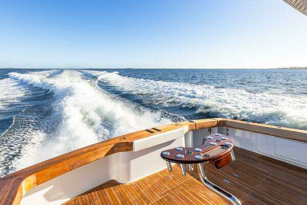 2004 Viking Boats 74