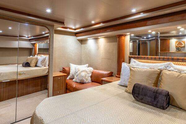 2004 Viking Boats 74