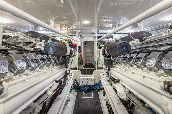 2004 Viking Boats 74