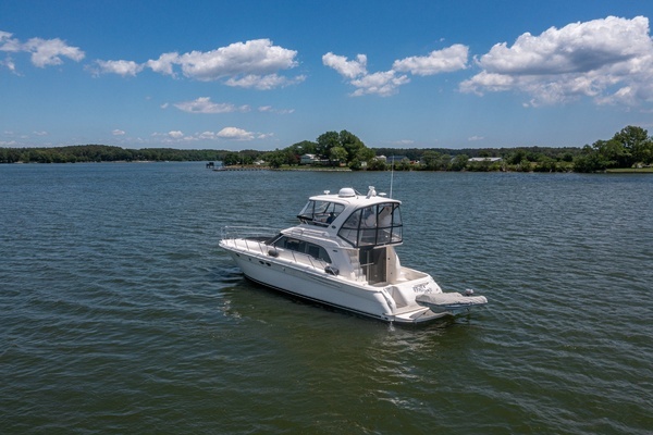 Photo of the 2004 Sea Ray 480 Sedan Bridge "RRuff In It"
