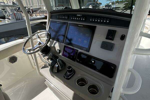 2017 Boston Whaler 33