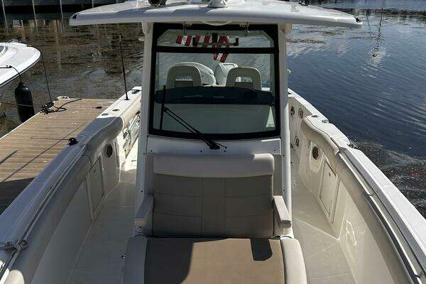 2017 Boston Whaler 33