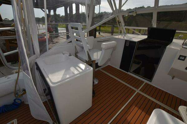 Photo of the 2001 Carolina Classic 28 Express Fisherman