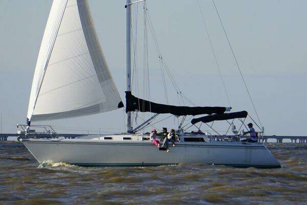 Photo of the 1991 Catalina 42 MKI "Between Dreams"