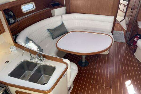 Photo of the 1991 Catalina 42 MKI "Between Dreams"