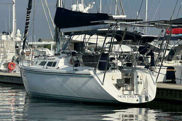 Photo of the 1991 Catalina 42 MKI "Between Dreams"
