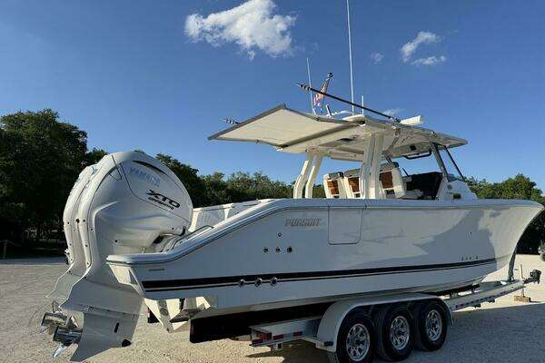 2024 Pursuit 35