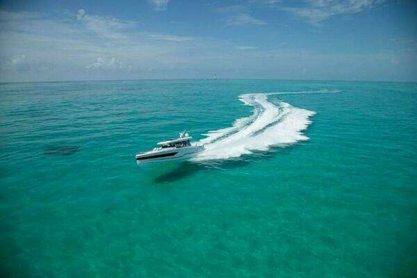 Photo of the 2025 Wellcraft 38 Explorer