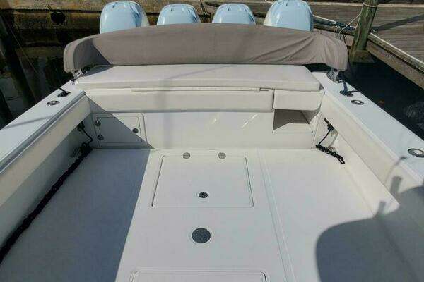 Photo of the 2014 Bahama 41 FS "DRAGONFLY"