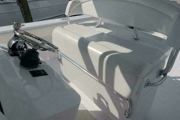 Photo of the 2014 Bahama 41 FS "DRAGONFLY"