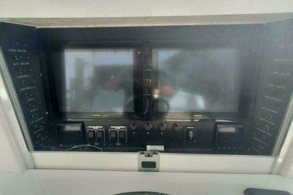 Photo of the 2014 Bahama 41 FS "DRAGONFLY"