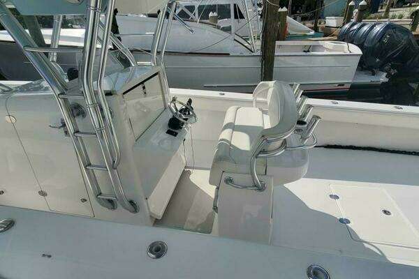 Photo of the 2014 Bahama 41 FS "DRAGONFLY"