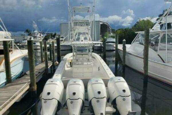 Photo of the 2014 Bahama 41 FS "DRAGONFLY"