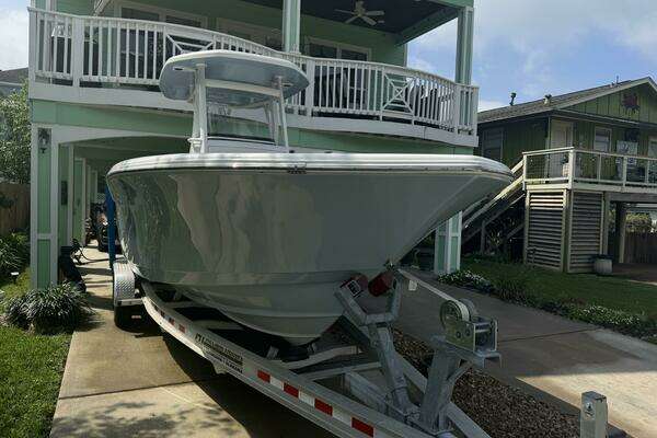 Photo of the 2017 Tidewater 252 LXF