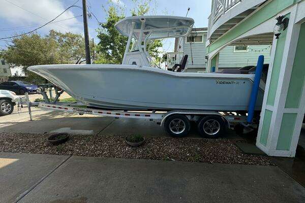 Photo of the 2017 Tidewater 252 LXF