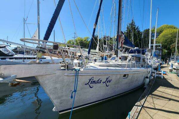 Photo of the 2004 Dudley Dix Jacobs Bros 43 Pilot "Linda Lee"