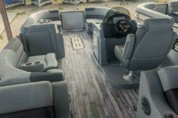 Photo of the 2024 Veranda RELAX VR25RFL