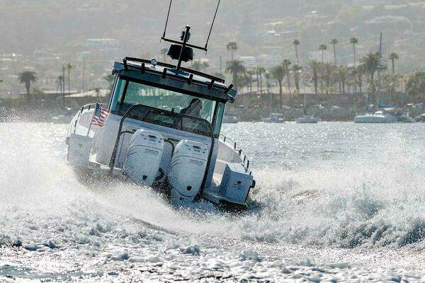 Axopar 37XC CROSS CABIN Yacht For Sale