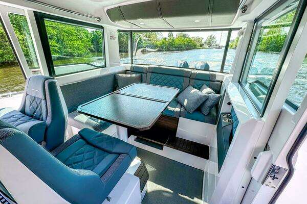 Axopar 37XC CROSS CABIN Yacht For Sale