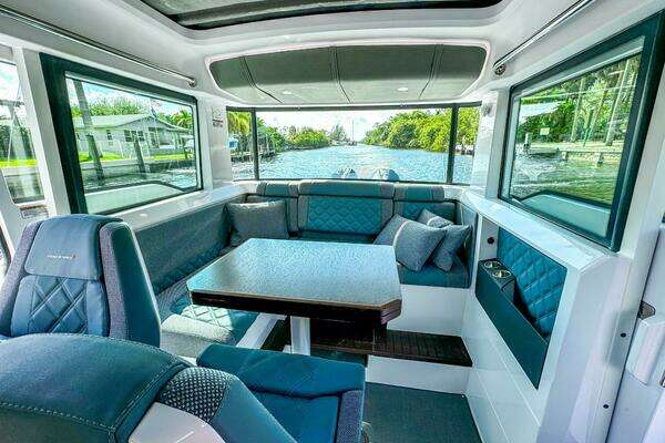 Axopar 37XC CROSS CABIN Yacht For Sale