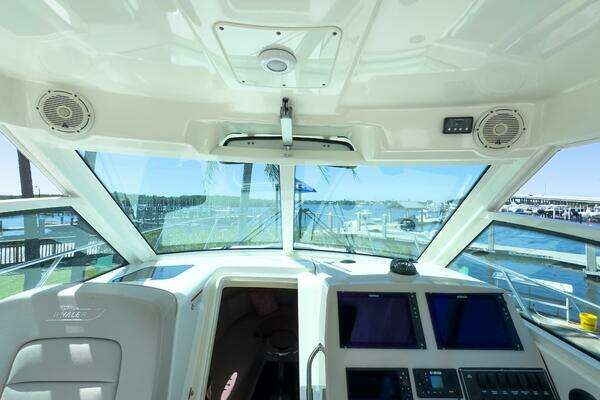 2018 Boston Whaler 31