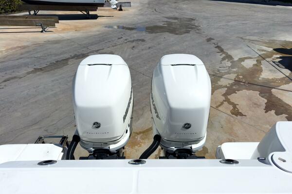 PEARL 31ft Boston Whaler Yacht For Sale