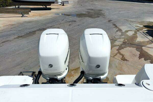 2018 Boston Whaler 31