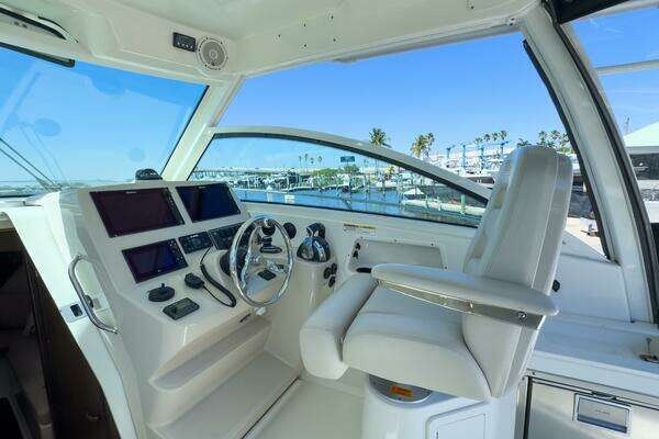 2018 Boston Whaler 31