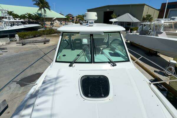 2018 Boston Whaler 31