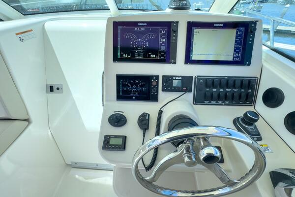 PEARL 31ft Boston Whaler Yacht For Sale