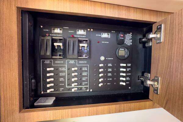 2018 Boston Whaler 31