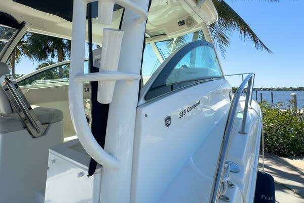 2018 Boston Whaler 31