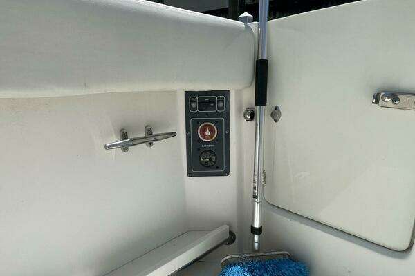 Photo of the 2016 Boston Whaler 270 Vantage