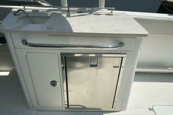 Photo of the 2016 Boston Whaler 270 Vantage