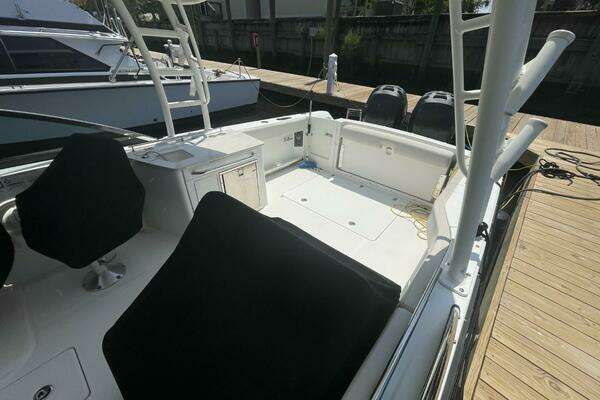 Photo of the 2016 Boston Whaler 270 Vantage