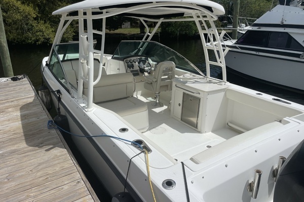 Photo of the 2016 Boston Whaler 270 Vantage