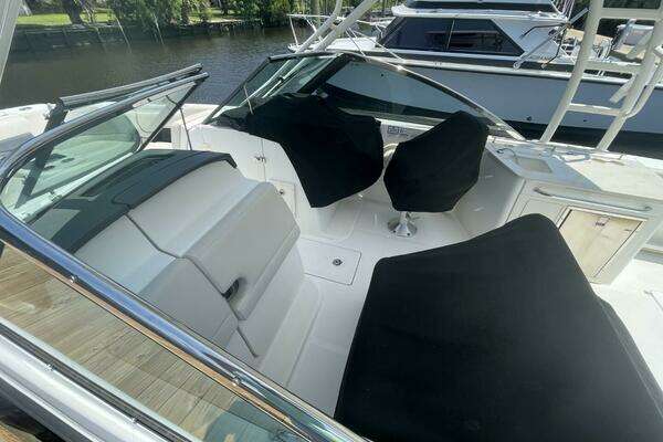 Photo of the 2016 Boston Whaler 270 Vantage