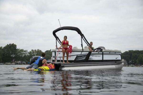 Photo of the 2025 Starcraft SLS 1