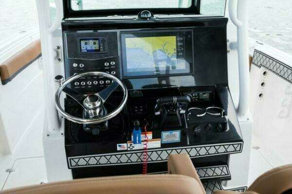 Photo of the 2025 Wellcraft 302 Fisherman