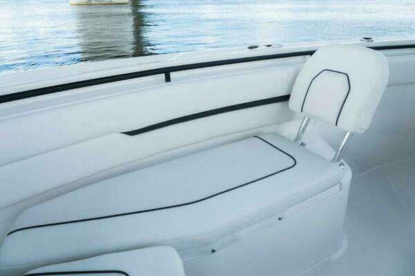 Photo of the 2025 Wellcraft 352 Fisherman