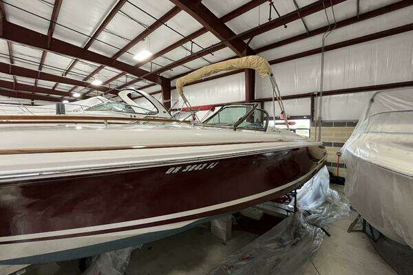 Photo of the 2005 Chris-Craft Corsair 28