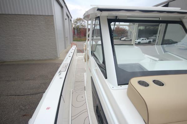 Fall Special Pricing 33ft Zodiac Yacht For Sale